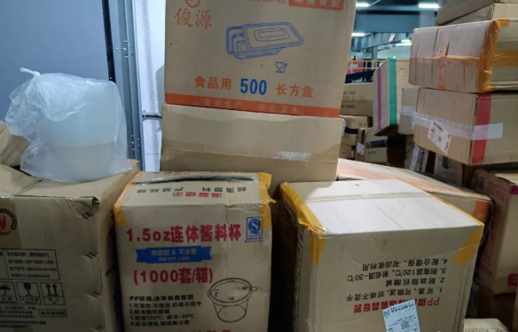 運(yùn)輸750箱一次性不可降解塑料制品入島?，快遞公司被立案調(diào)查！